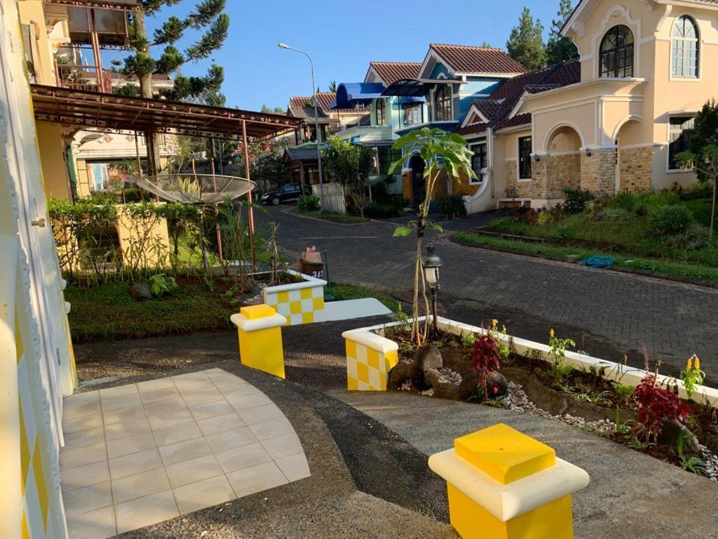 Villa Wubao Kota Bunga 3 Kamar Harga Budget Cinengangirang Luaran gambar